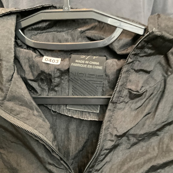 #0403 Black Cropped Wind Breaker Zip Up Size S Brand Noise - Picture 3 of 3